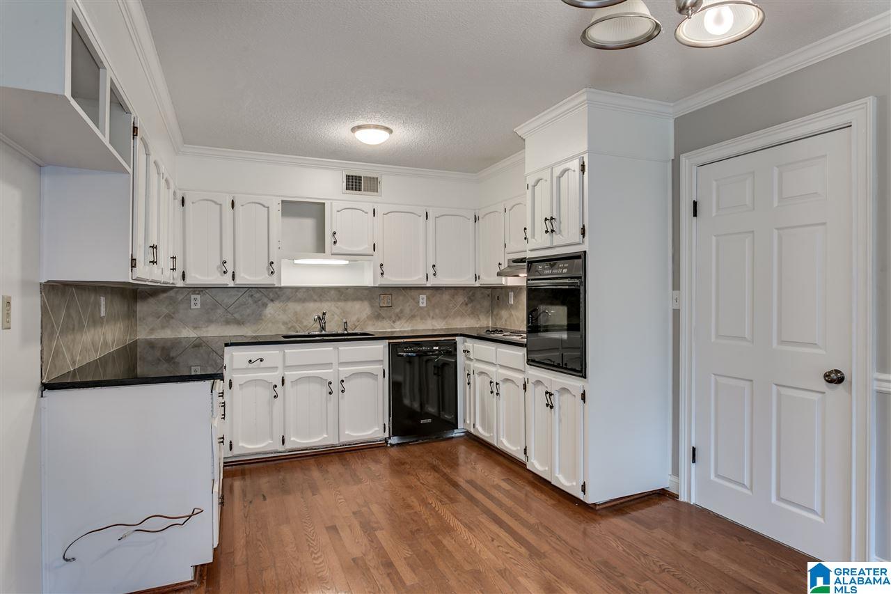 2423 Ridge Crest Lane Birmingham, AL 35243 - Photo 12 of 47