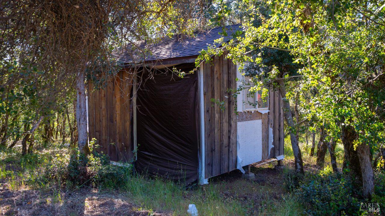 31909 Green Road Cloverdale, CA 95425 - Photo 20 of 25 a view of a backyard