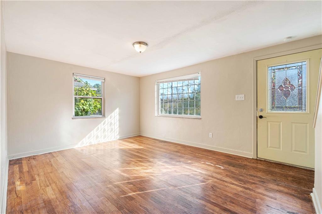 855 Hamil Road Verona, PA 15147 - Photo 5 of 25 Gallery Image 5