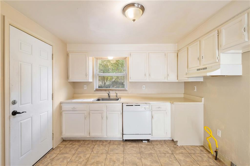 855 Hamil Road Verona, PA 15147 - Photo 9 of 25 Gallery Image 9