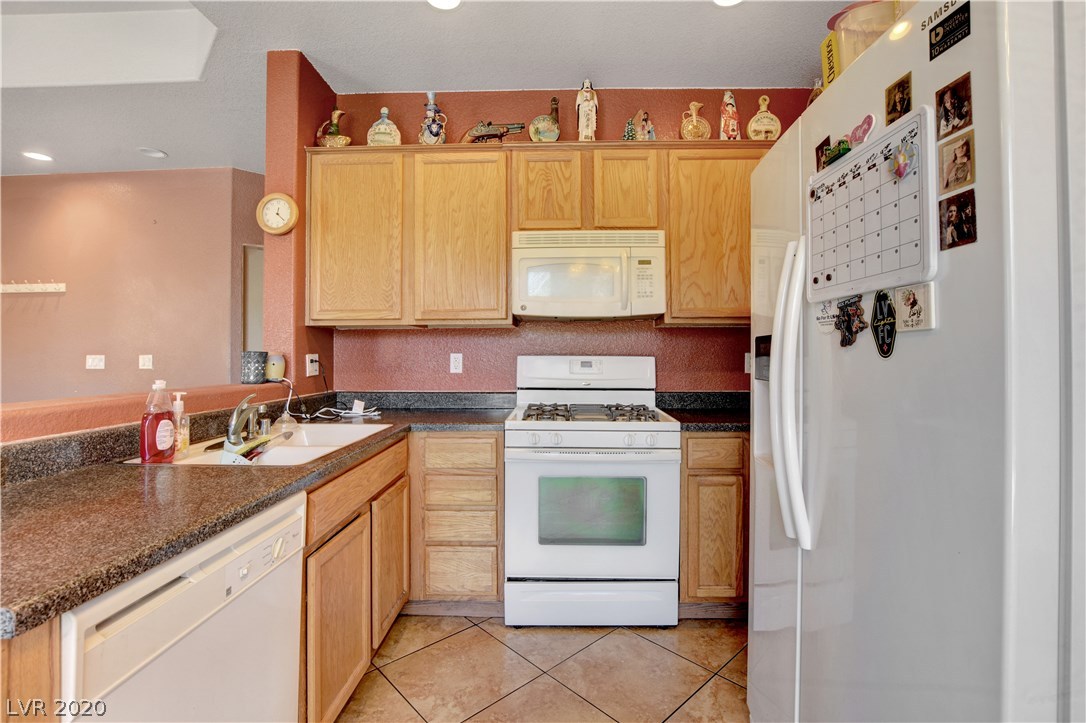 8297 Harvest Spring Place Las Vegas, NV 89143 - Photo 10 of 38