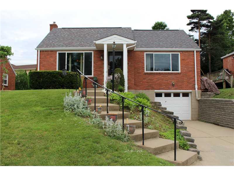 7 Robinhood Road Green Tree, PA 15220 - Photo 1 of 12 Exterior Front.