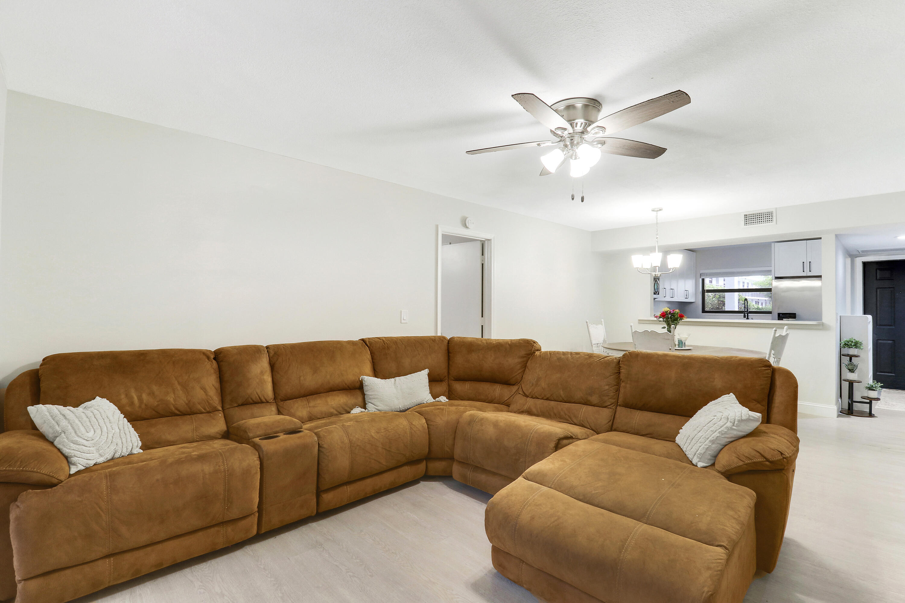 1200 Southeast Parkview Place, Unit F3 Stuart, FL 34994 - Photo 15 of 32 Declutter-26