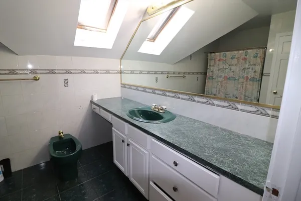 $2,500 | 484 Walnut Street, Unit 2E, Fall River, MA 02720