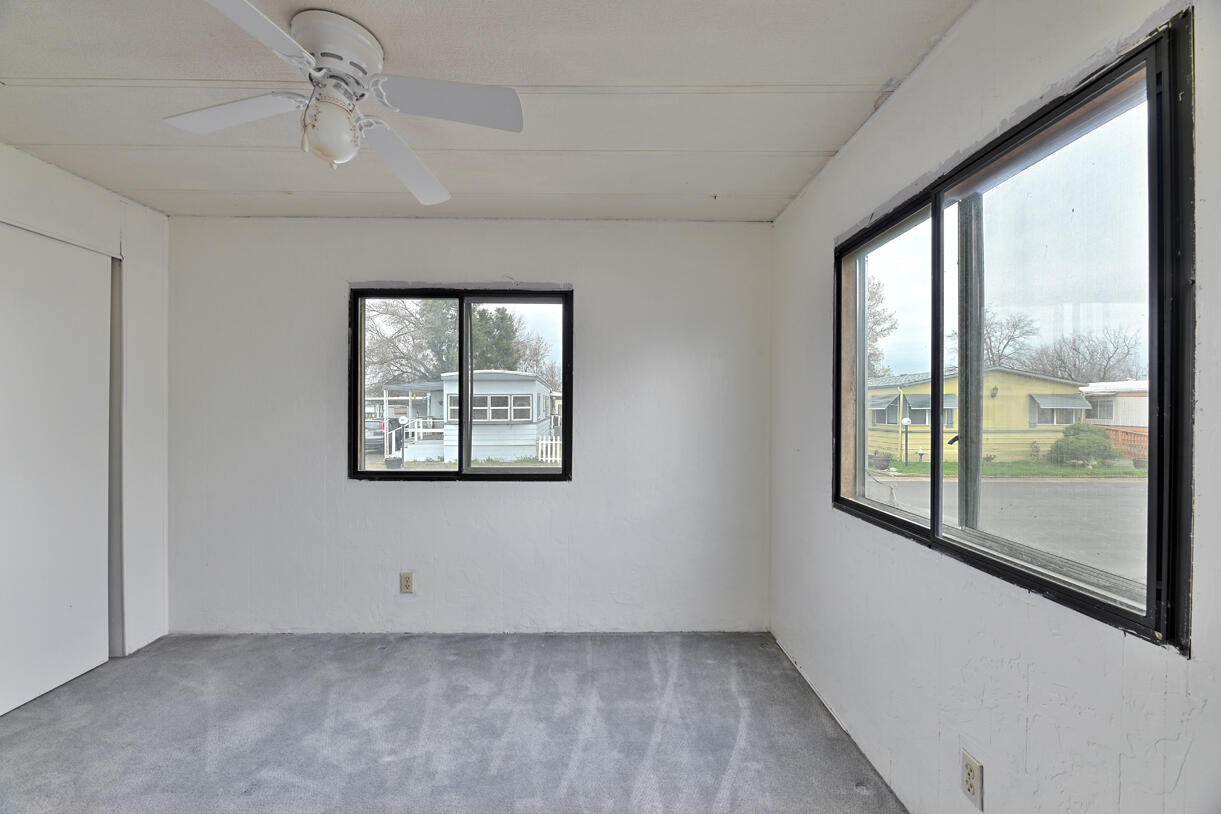 2385 Table Rock Road, Unit 81 Medford, OR 97501 - Photo 14 of 20 14. Room 2