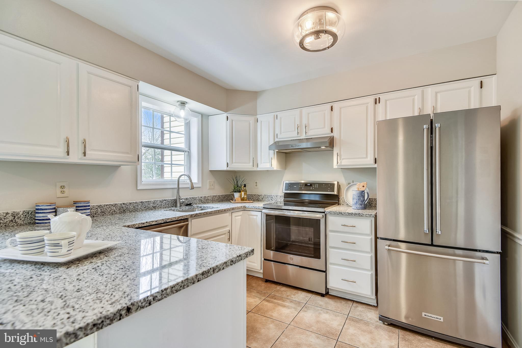 11942 Sentinel Point Court Reston, VA 20191 - Photo 8 of 42 Gourmet Kitchen with Granite & SS Appliances