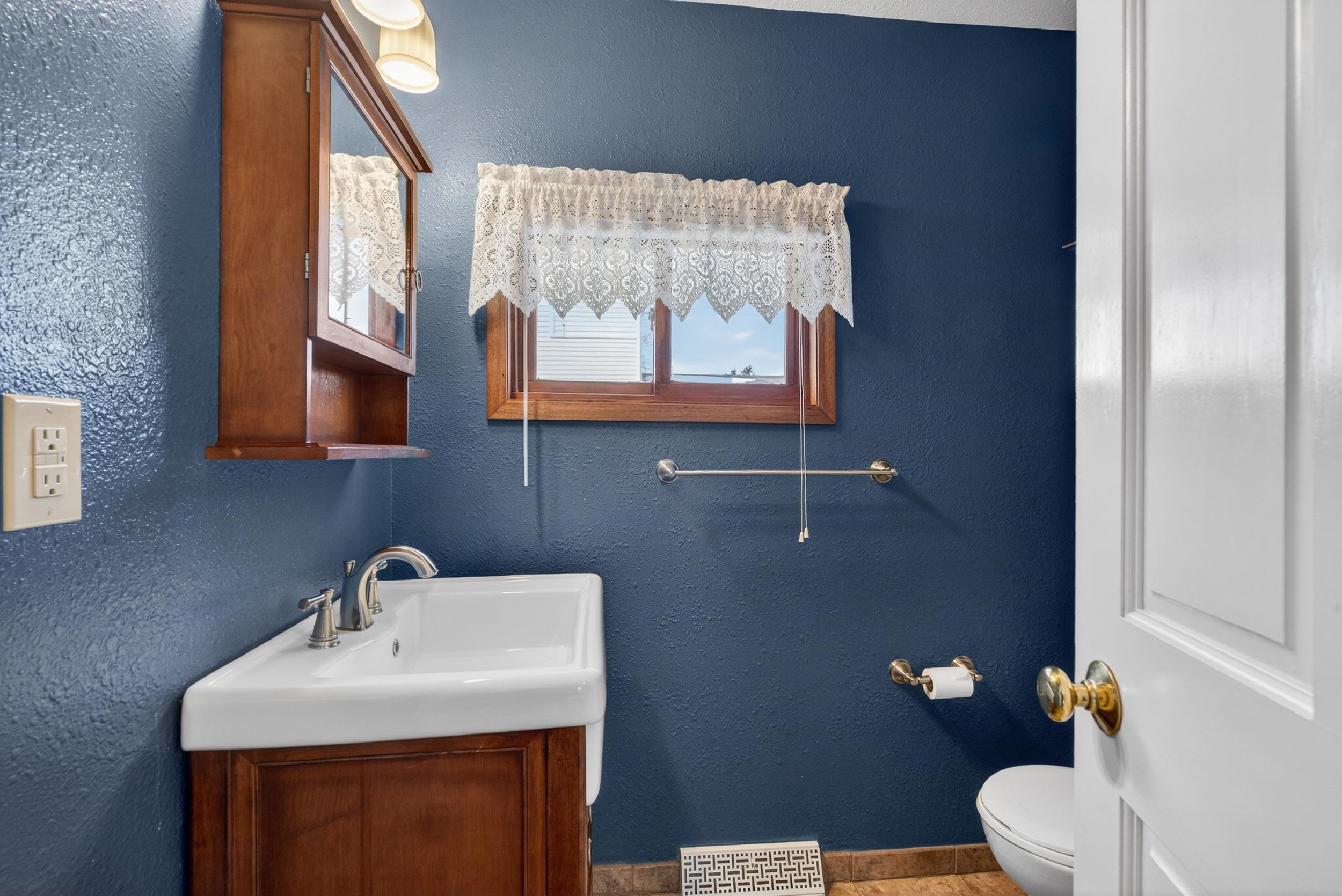 825 Metomen Street Ripon, WI 54971 - Photo 9 of 34