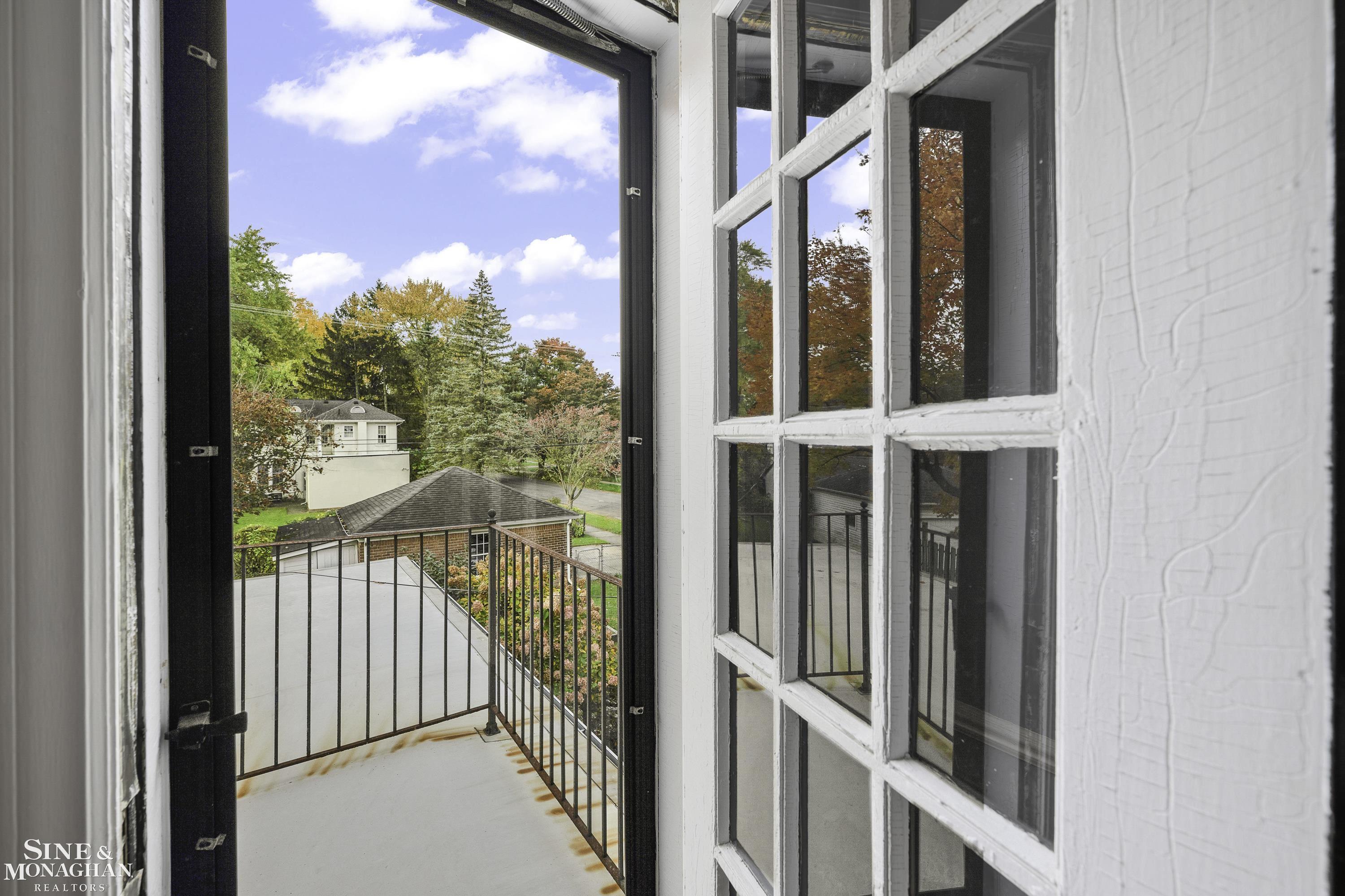 1385 Devonshire Road Grosse Pointe, MI 48230 - Photo 39 of 57 50160542-0E1D22DF-D135-4A2B-8EAC-CCE03E54D1CA.JPG
