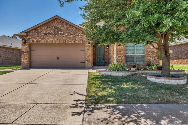 $329,990 | 10901 Irish Glen Trail, Fort Worth, TX 76052