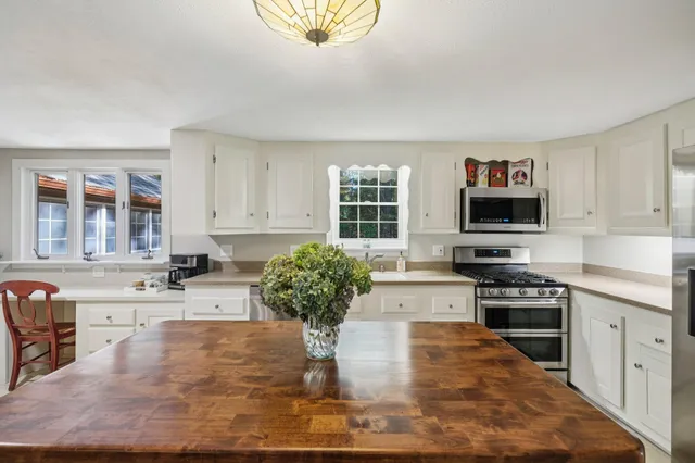 $825,000 | 24 County Road, York, ME 03902