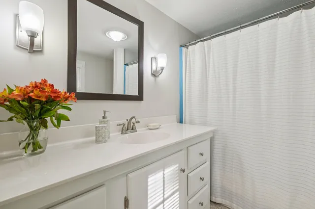 $825,000 | 24 County Road, York, ME 03902