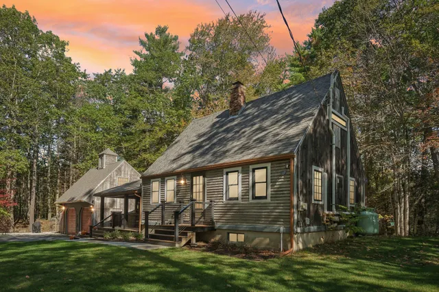 $825,000 | 24 County Road, York, ME 03902