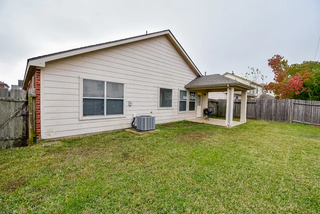 a view of a house with backyard and porch