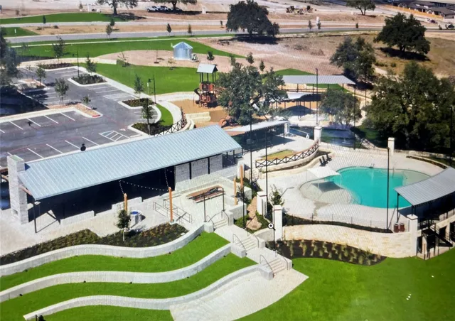 a view of backyard with garden