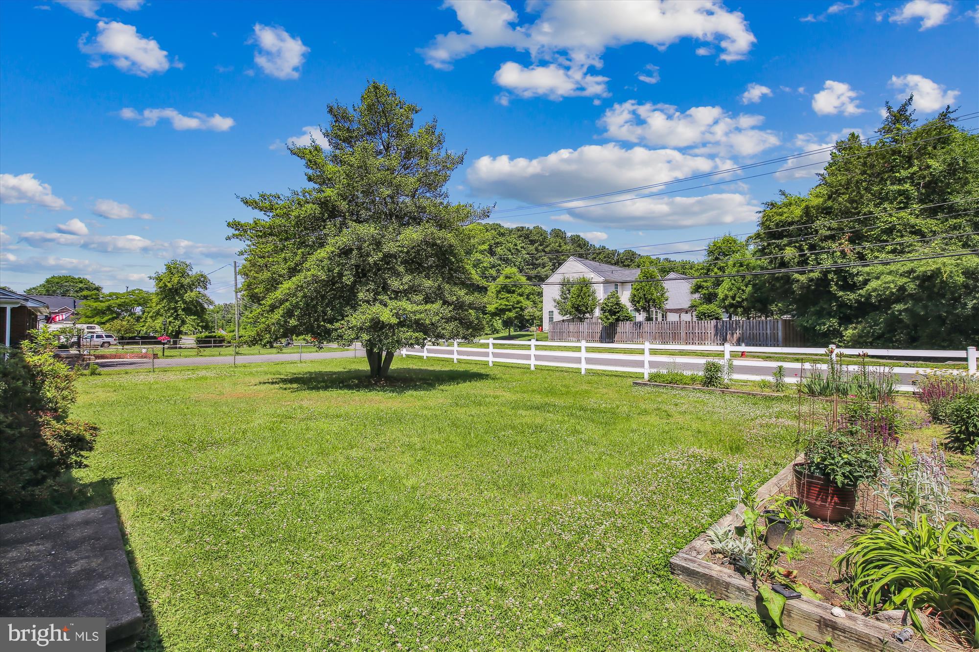 5001 Pole Road Alexandria, VA 22309 - Photo 27 of 37 Front yard