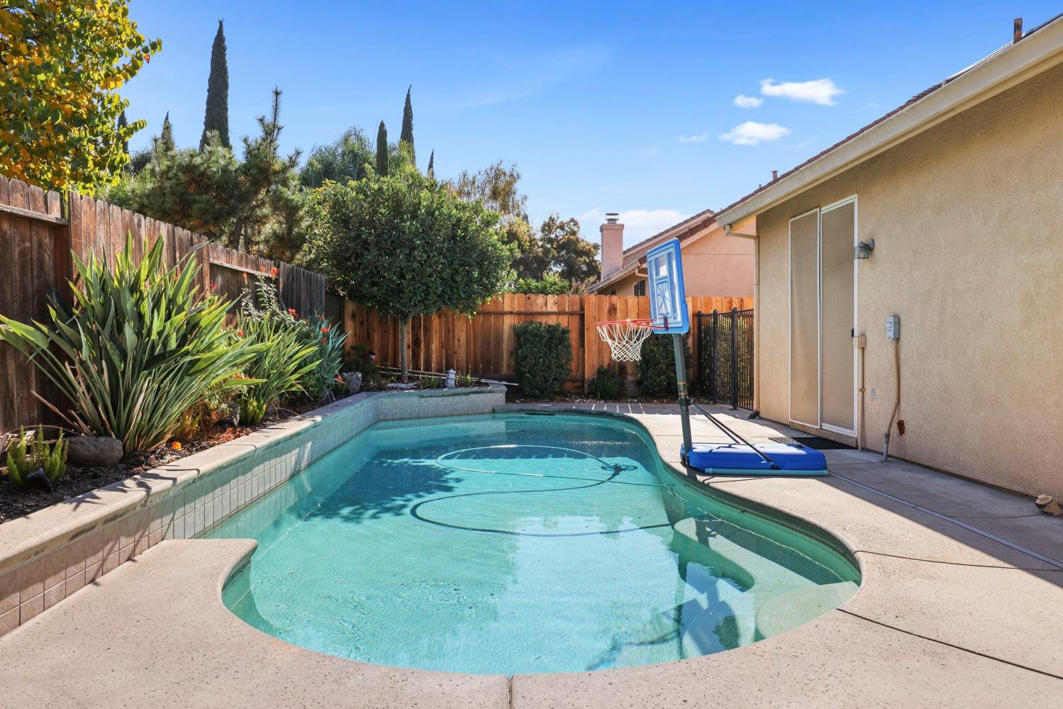 4316 Versailles Drive Modesto, CA 95356 - Photo 42 of 45 a view of a backyard with plants