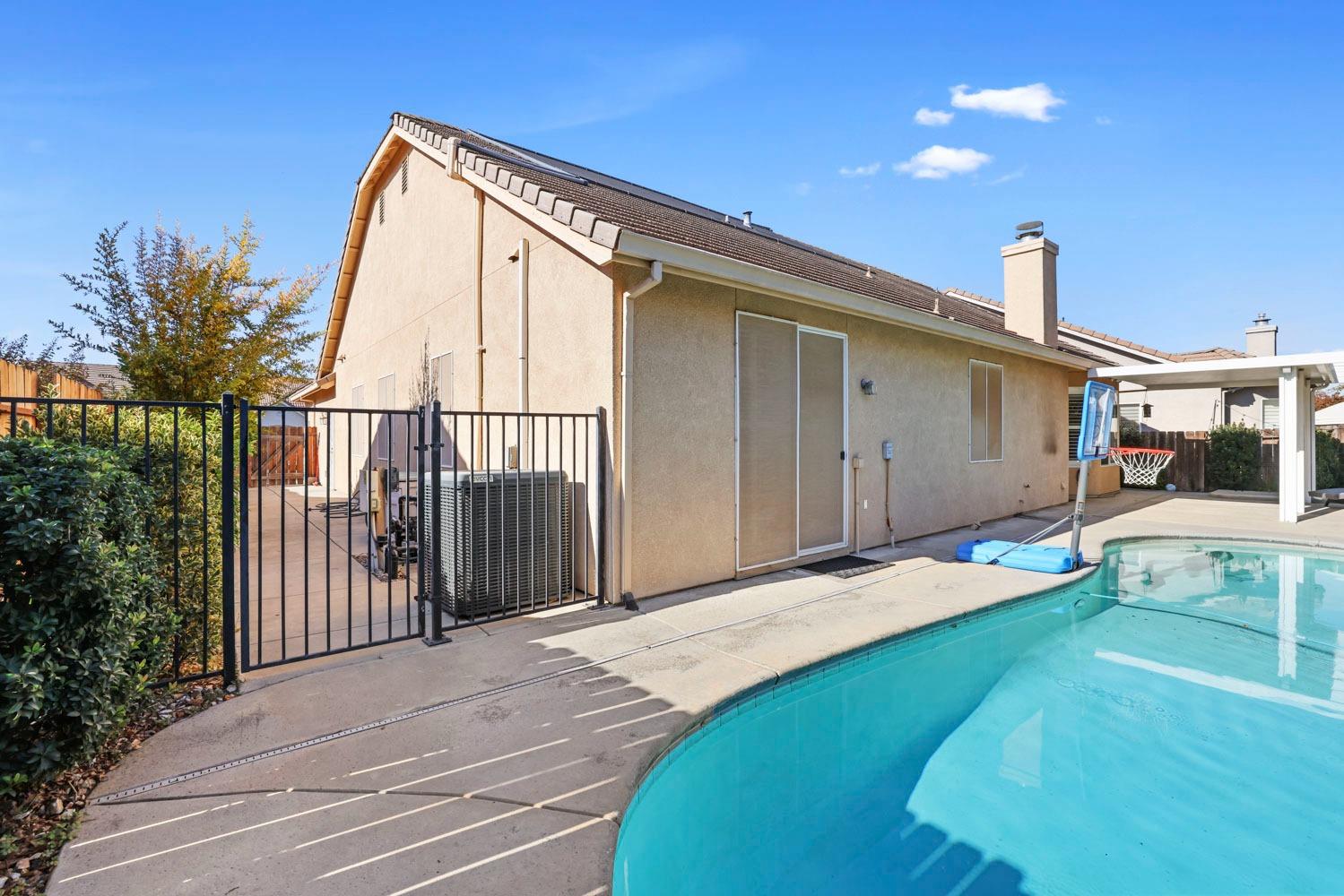 4316 Versailles Drive Modesto, CA 95356 - Photo 44 of 45 a backyard of a house