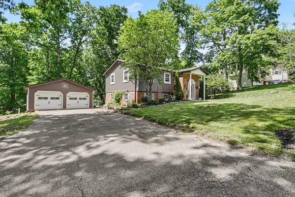 $425,000 | 930 Ivy Drive, Zanesville, OH 43701