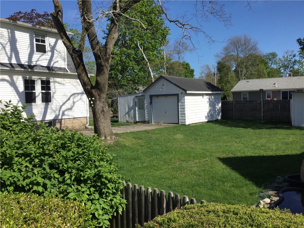 44 Chiswick Road Warwick, RI 02889 - Photo 4 of 29 Gallery Image 4