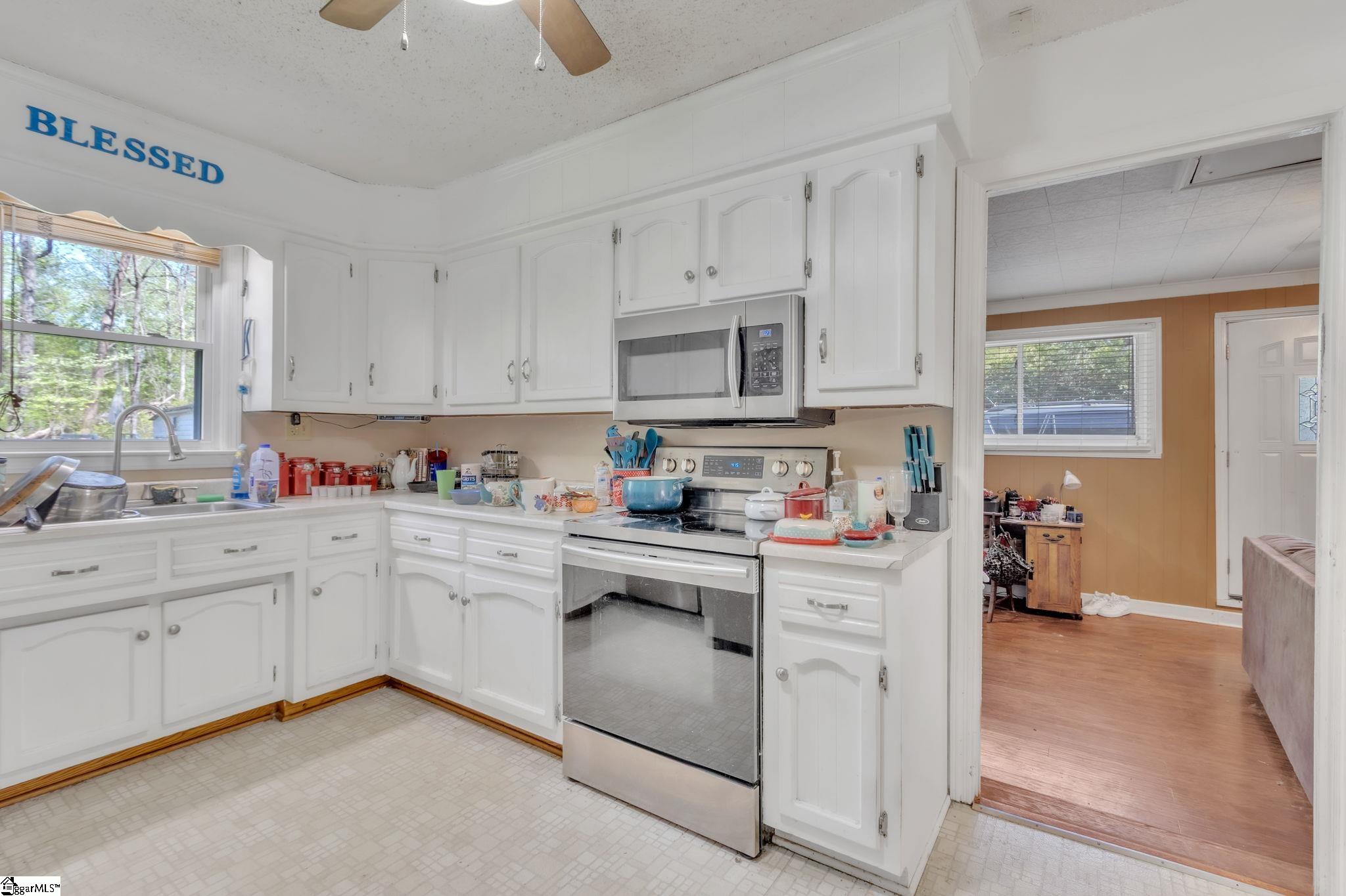 4150 Sandy Flat Road Taylors, SC 29687 - Photo 5 of 17