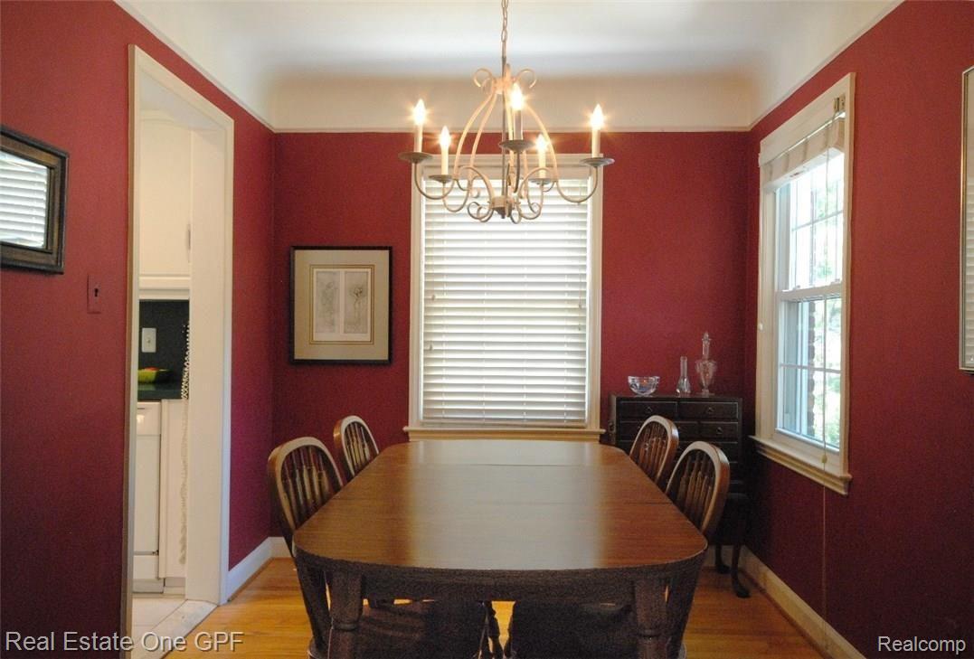 1325 Roslyn Road Grosse Pointe, MI 48236 - Photo 5 of 33 DSC_3757.jpg