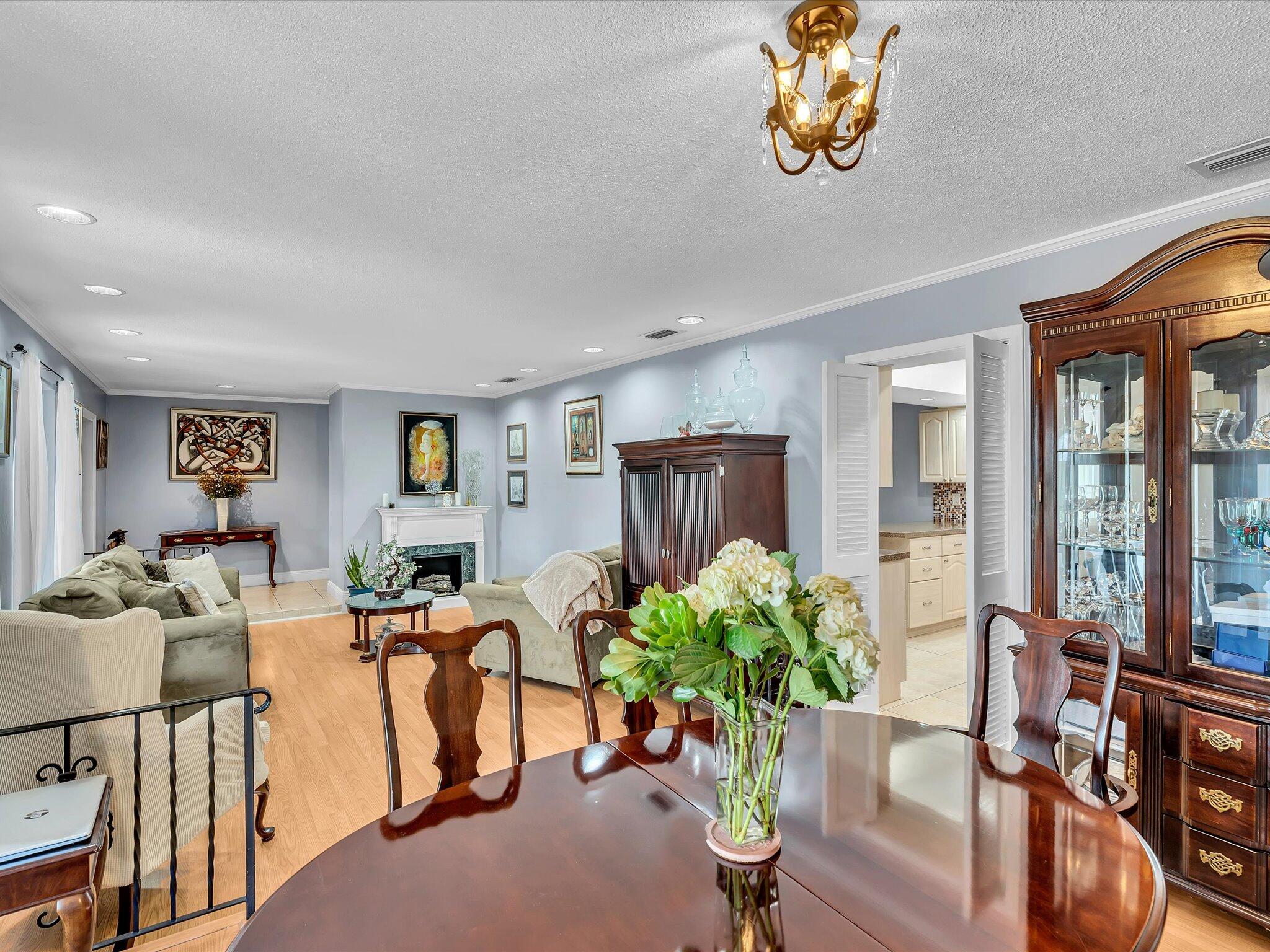 7381 Southwest 9th Street Plantation, FL 33317 - Photo 14 of 62 Dining-Living