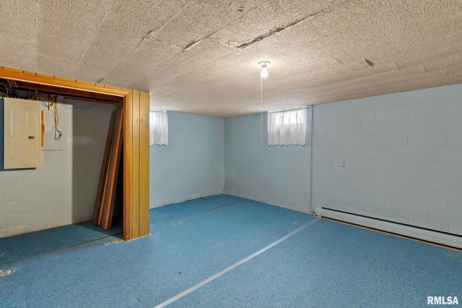 301 North Washington Street Atkinson, IL 61235 - Photo 35 of 45 an empty room with closet area