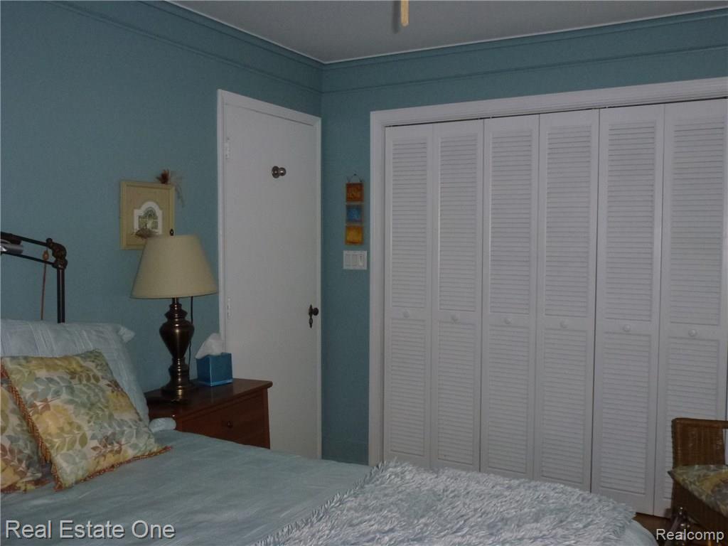 422 John R Road Rochester Hills, MI 48307 - Photo 17 of 47