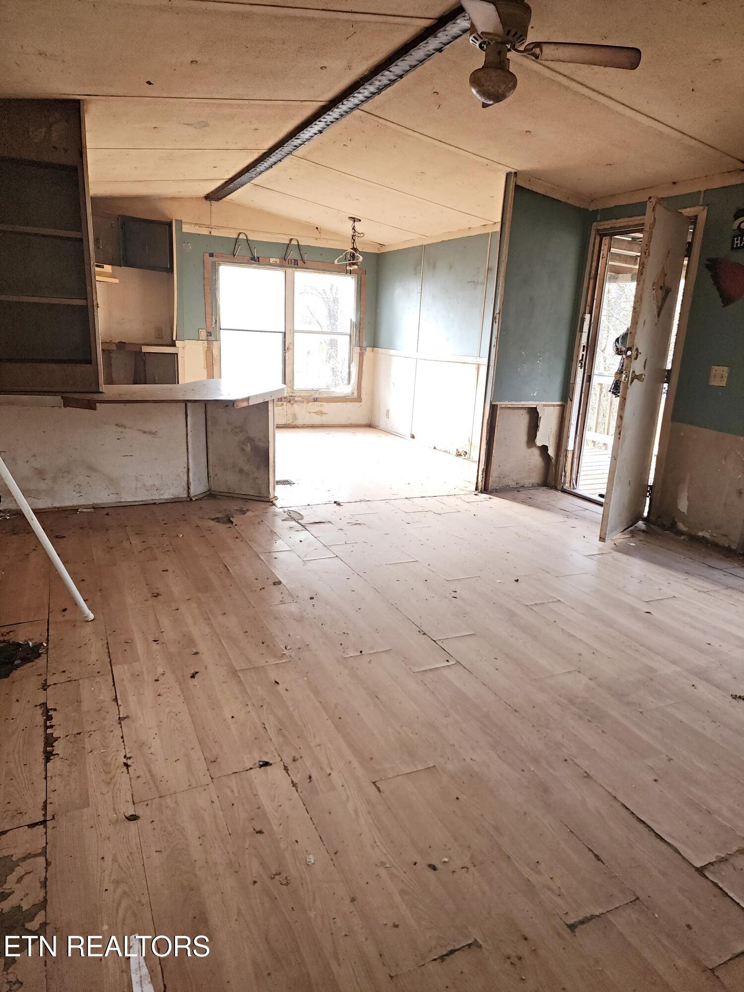 975 Davis Chapel Road La Follette, TN 37766 - Photo 4 of 15 20251230_101447975DavisChapel