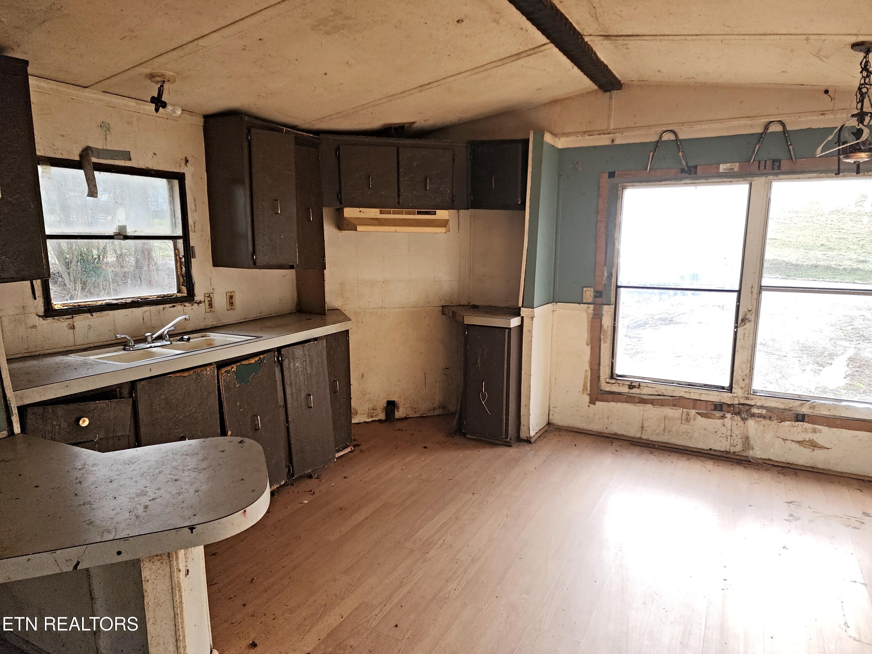 975 Davis Chapel Road La Follette, TN 37766 - Photo 5 of 15 20251230_101330975DavisChapel