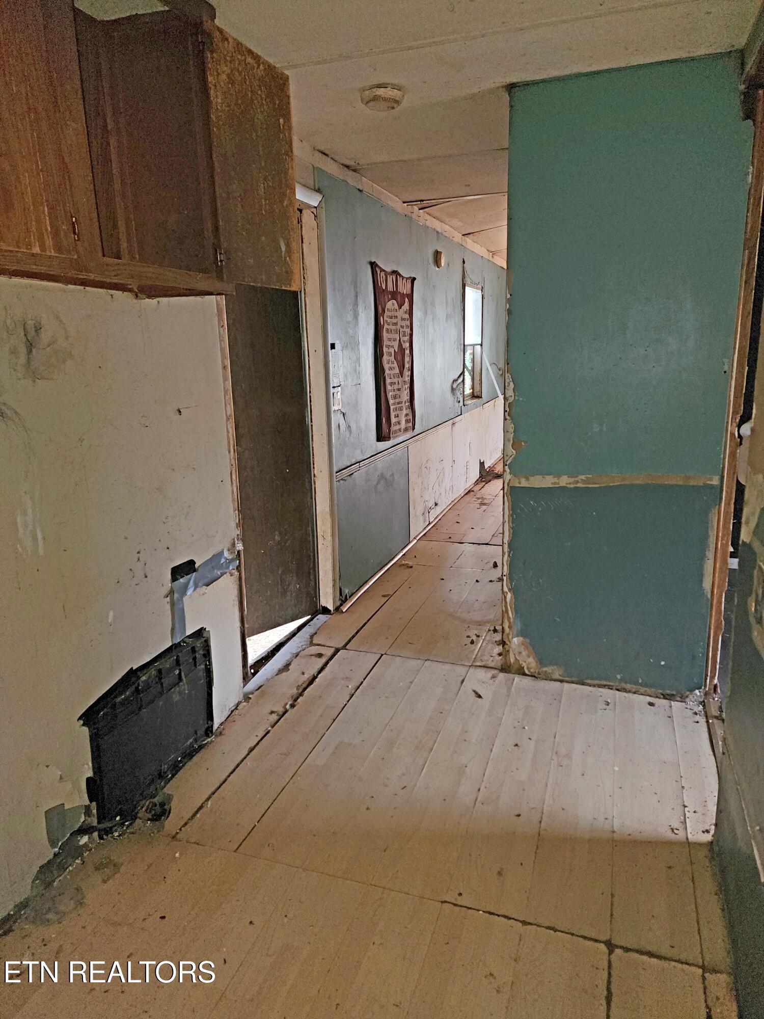 975 Davis Chapel Road La Follette, TN 37766 - Photo 9 of 15 20251230_101434975DavisChapel