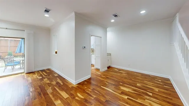 $2,549 | 5734 Remington Park Square, Dallas, TX 75252