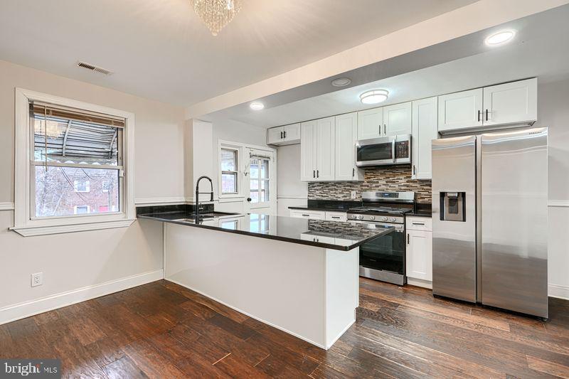 3836 8th Street Baltimore, MD 21225 - Photo 8 of 23