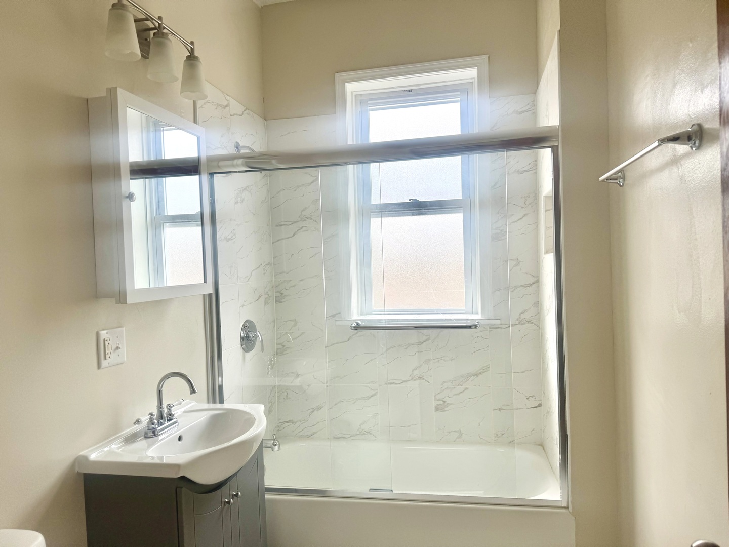 2158 North Hamlin Avenue, Unit 2F Chicago, IL 60647 - Photo 9 of 9