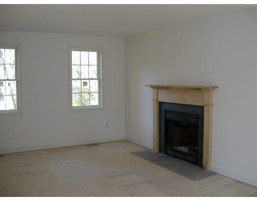 20 Trails End Road Westford, MA 01886 - Photo 4 of 5 Gallery Image 4
