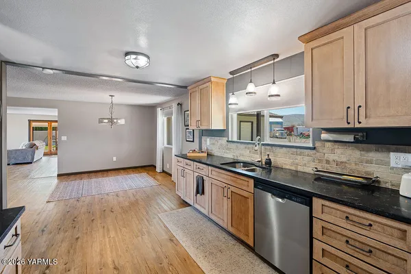 $448,000 | 3003 South 79th Avenue, Yakima, WA 98903