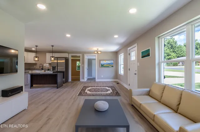 $360,000 | 505 Foust Carney Road, Powell, TN 37849