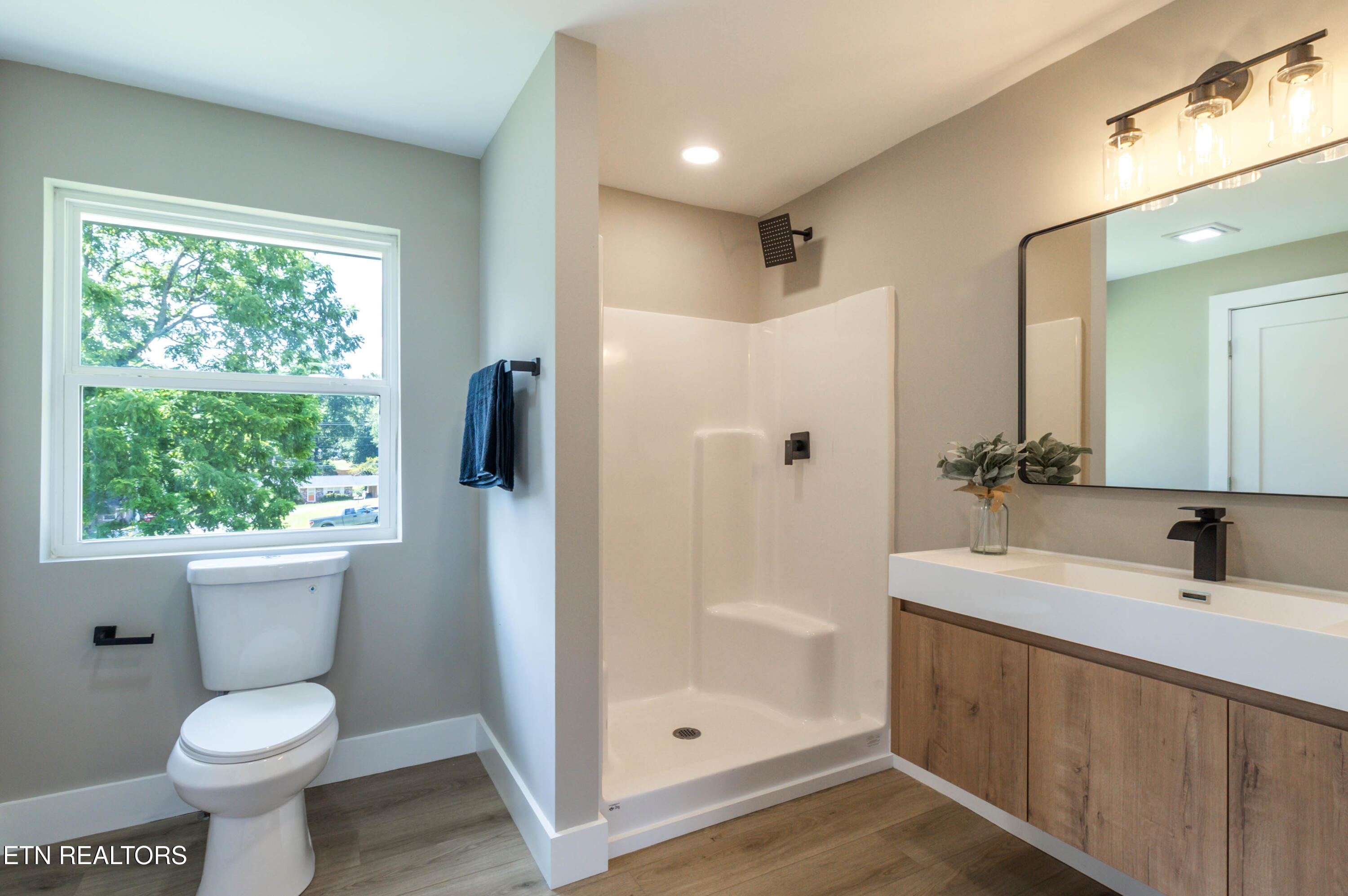 505 Foust Carney Road Powell, TN 37849 - Photo 17 of 41 Master Suite