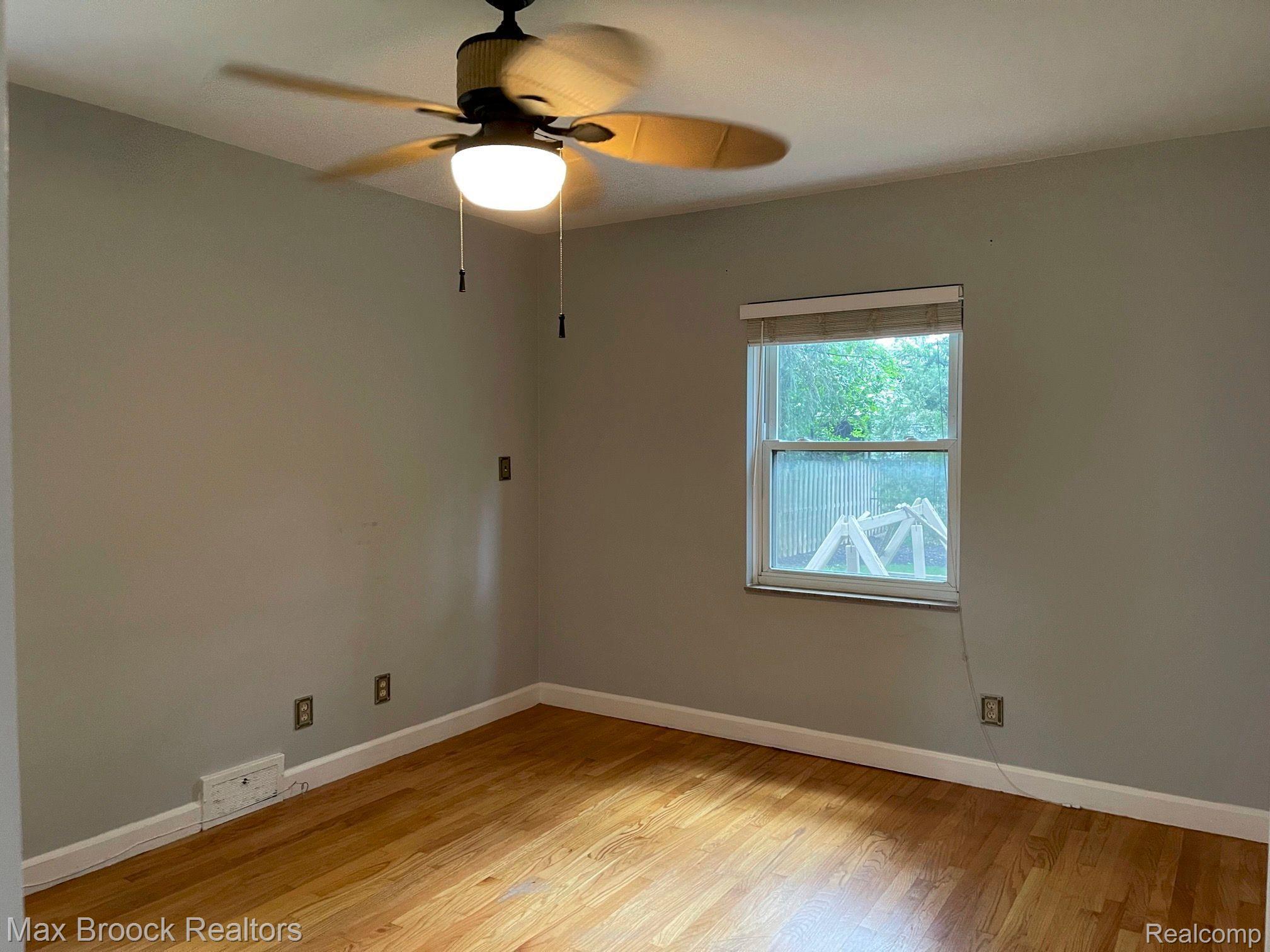 7 Devonshire Road Pleasant Ridge, MI 48069 - Photo 17 of 39 Primary Bedroom