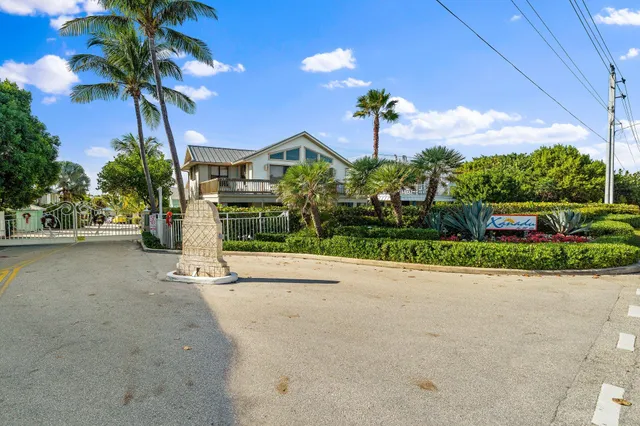 $2,100,000 | 807 Xanadu Place, Jupiter, FL 33477