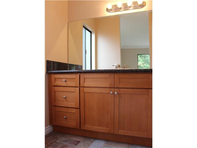 1030 Woodcreek Road Fallbrook, CA 92028 - Photo 5 of 7 This bath is upgraded as well.