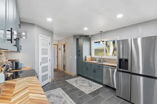 $874,999 | 27108 East Blanchard Road, Newport, WA 99156