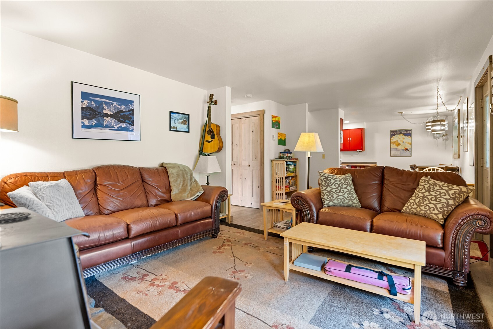 1425 Salmon Creek Road Okanogan, WA 98840 - Photo 18 of 39 a living room with furniture and a couch