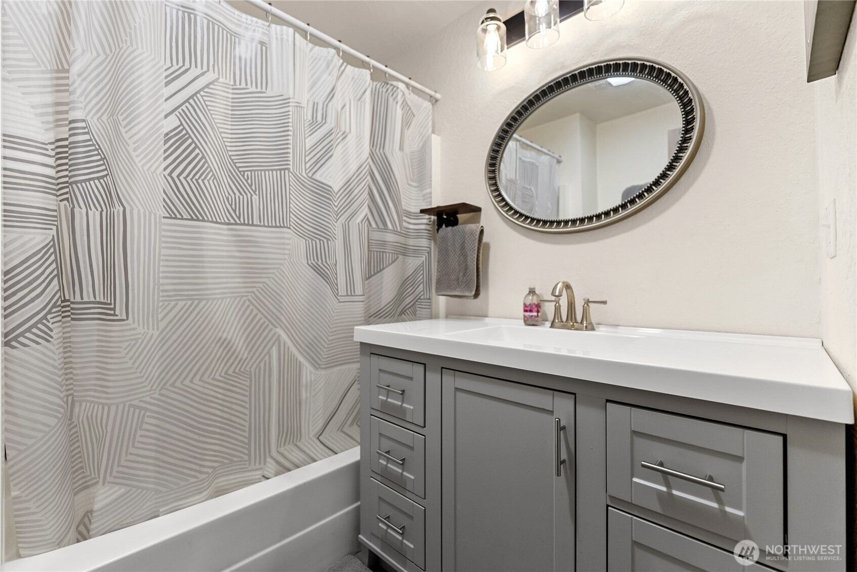 1425 Salmon Creek Road Okanogan, WA 98840 - Photo 27 of 39 a bathroom with a sink and a mirror