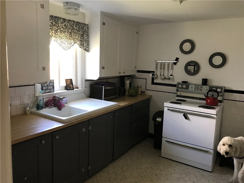 170 Whittier Road Pawtucket, RI 02861 - Photo 11 of 23 Gallery Image 11