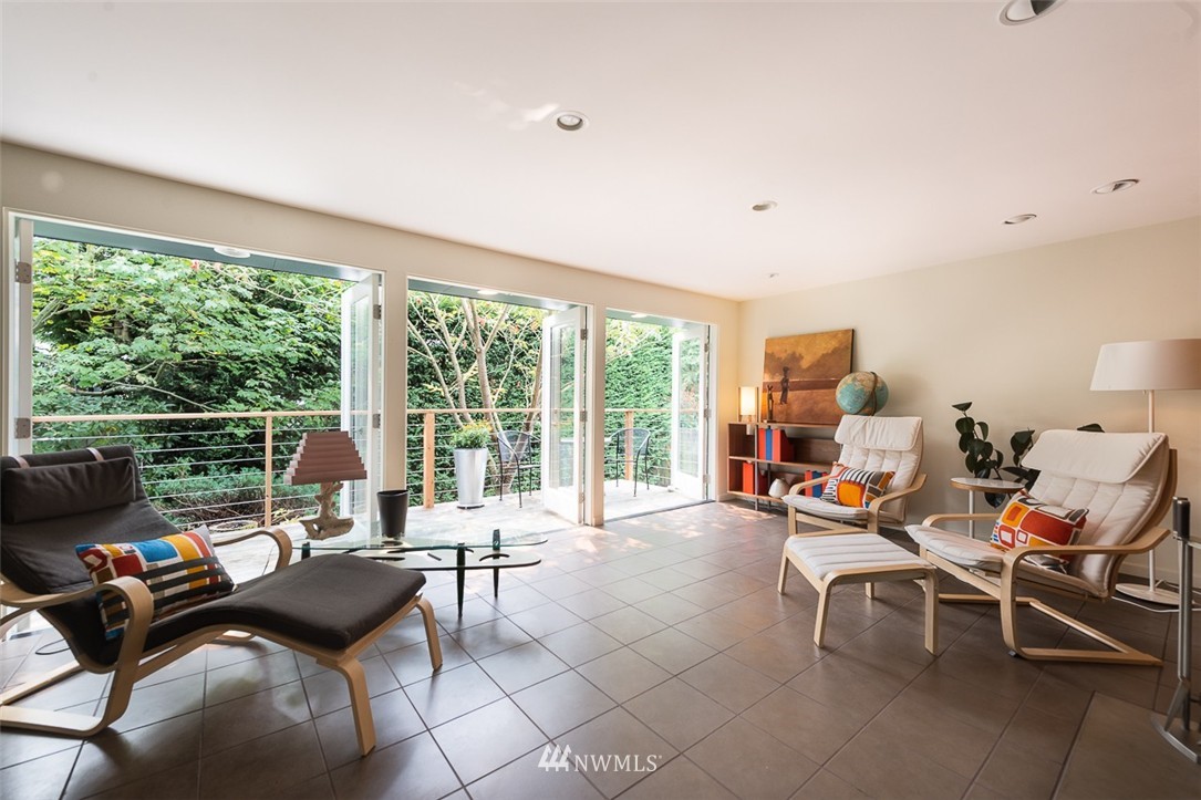 327 North 84th Street Seattle, WA 98103 - Photo 2 of 25 Gallery Image 2