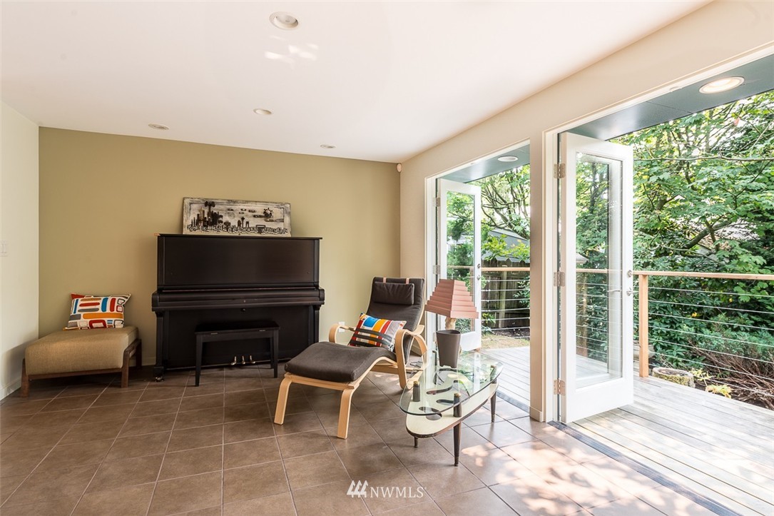 327 North 84th Street Seattle, WA 98103 - Photo 4 of 25 Gallery Image 4