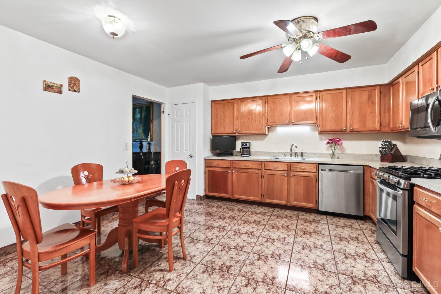 145 Redpine Loop Old Bridge, NJ 08857 - Photo 5 of 26 Gallery Image 5