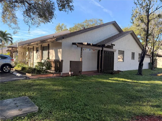 $470,000 | 9601 Northwest 16th Street, Pembroke Pines, FL 33024