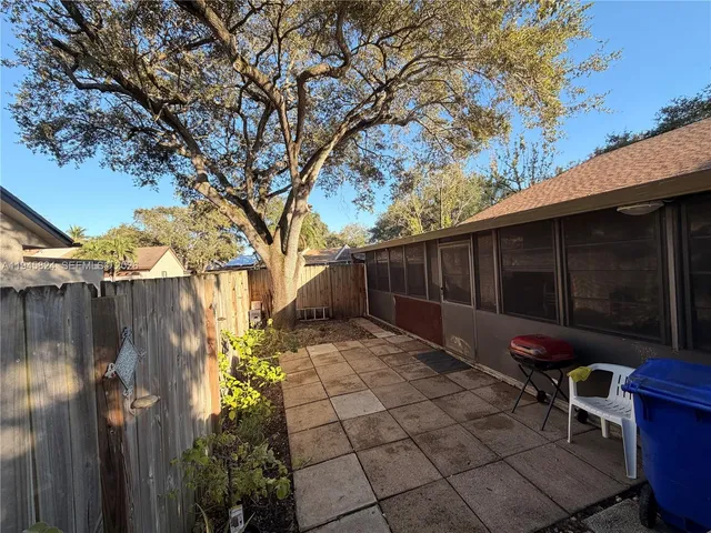 $470,000 | 9601 Northwest 16th Street, Pembroke Pines, FL 33024